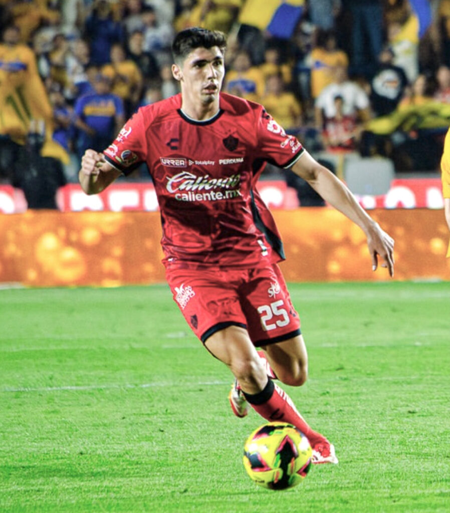 Leo Flores